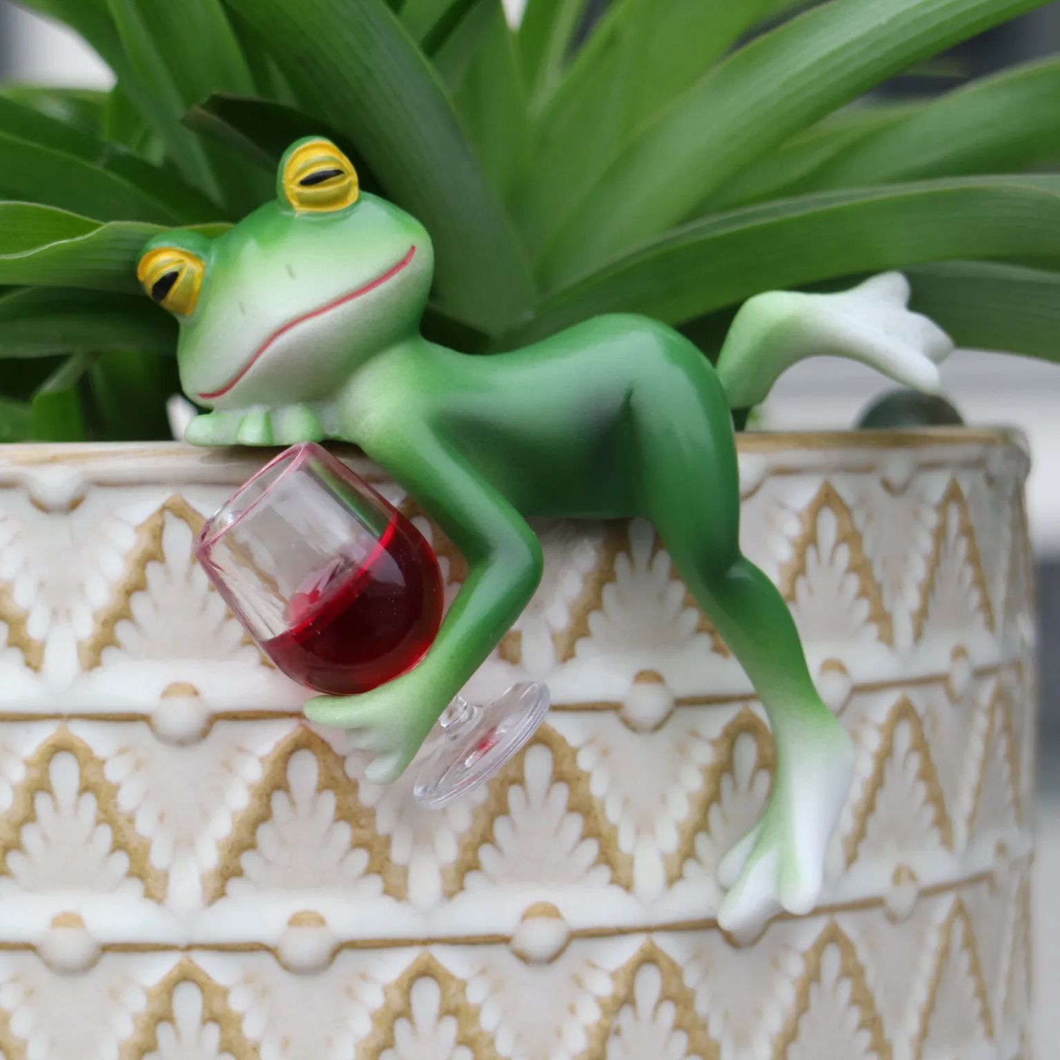Ein entzückendes grünes Frosch – Terrarium Glass Bottle Bewertung und Preis